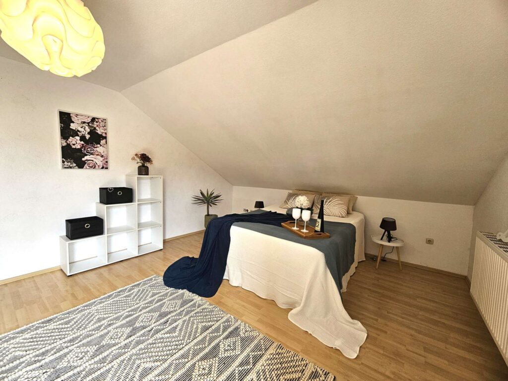 Schlafzimmer. OG