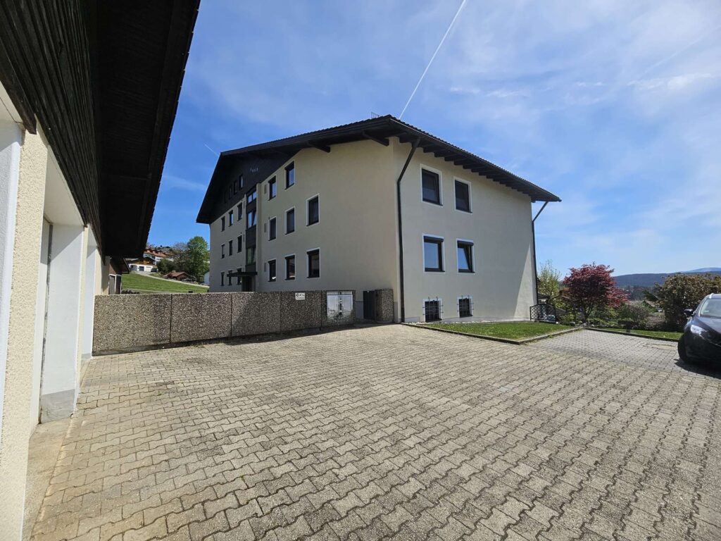 Hausansicht vom Parkplatz